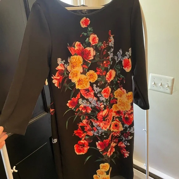 Gorgeous flower dress - date night, work, wedding - Picture 1 of 5